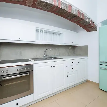 Dolphin Estate 1868 *