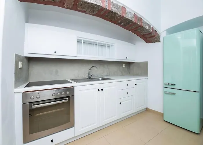 Dolphin Estate 1868 *