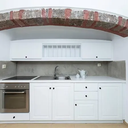 Dolphin Estate 1868 메갈로호리