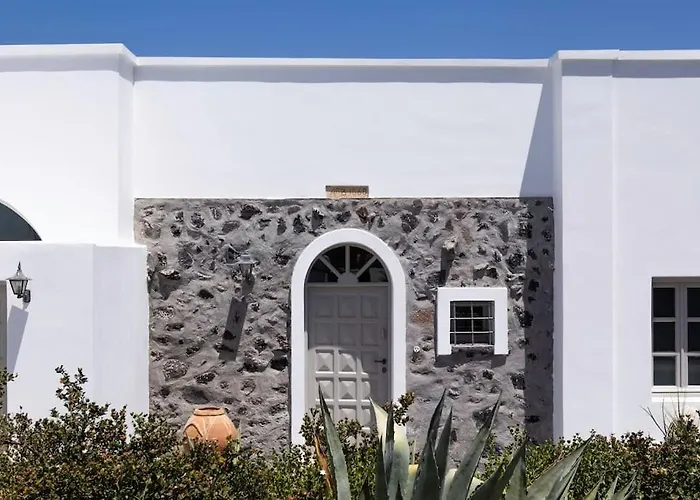 Dolphin Estate 1868 메갈로호리